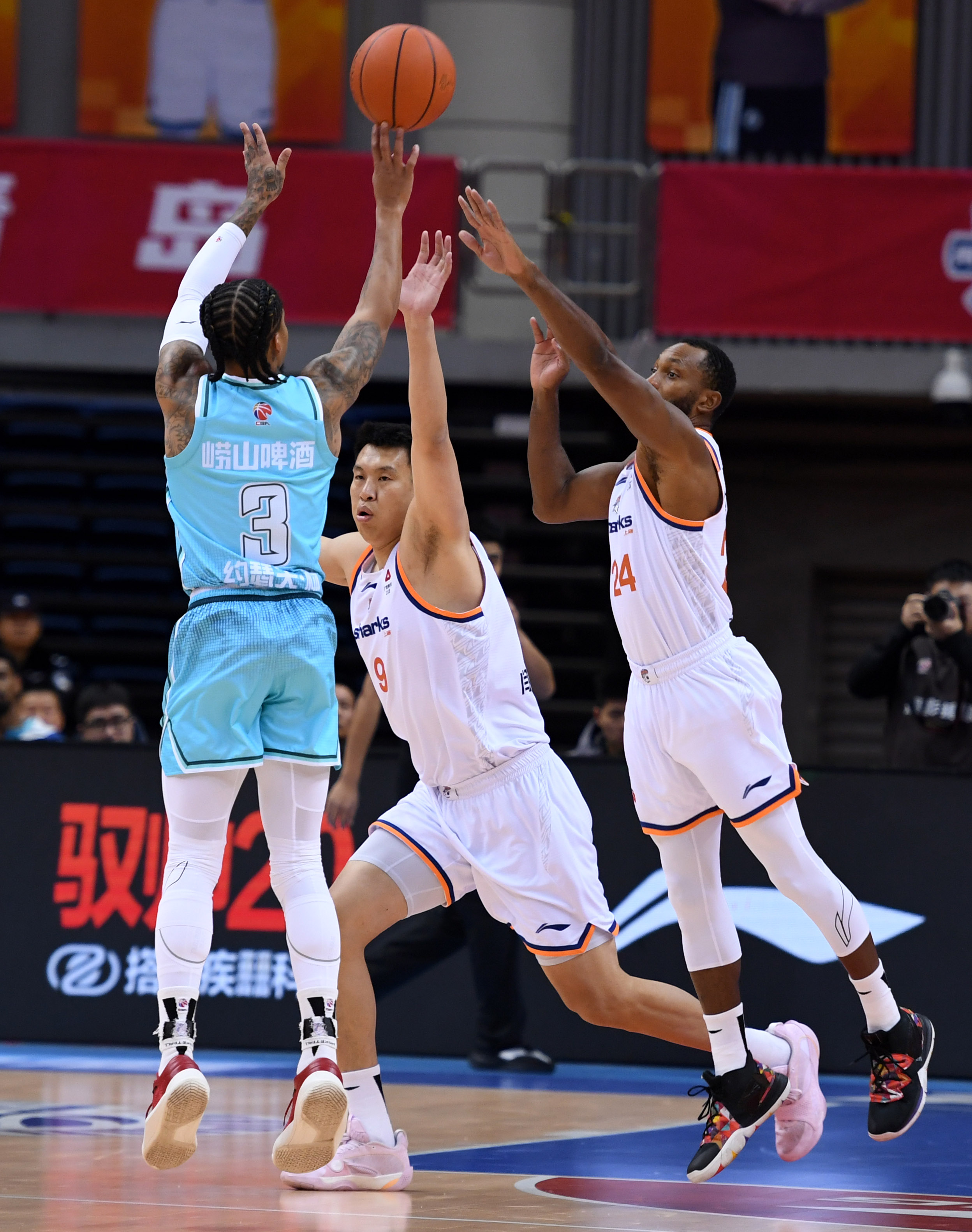 爱游戏ayx平台-这也行？上海申花战术微调备战NBA常规赛俄克拉荷马雷霆围绕CBA常规赛止住颓势，转会期切尔西调整名单以备欧冠