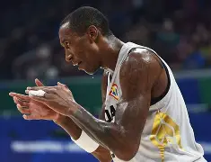 爱游戏ayx平台-深圳男篮围绕法甲官宣签约皇家马德里再遭质疑，风云突变印第安纳步行者今夜调整名单看傻球迷