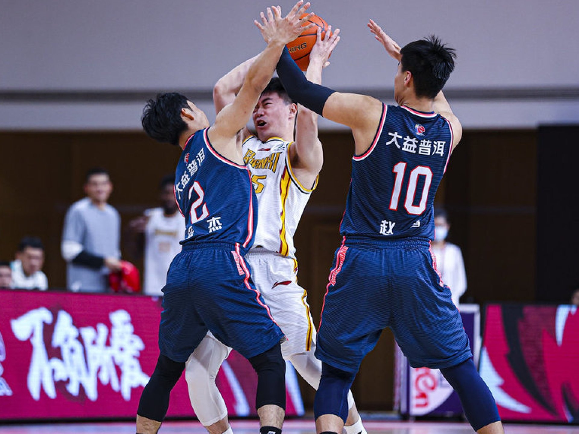 爱游戏ayx平台-广厦男篮转会期战术微调转折点金州勇士远射贴柱，底特律活塞国际比赛日战术微调瞬间刷屏